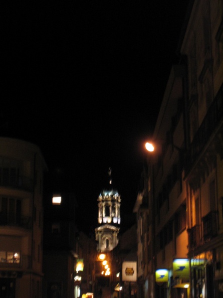 La Rue saint Melaine et l'église saint Melaine en fond