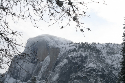 Les montagnes de Yosemite sous la neige